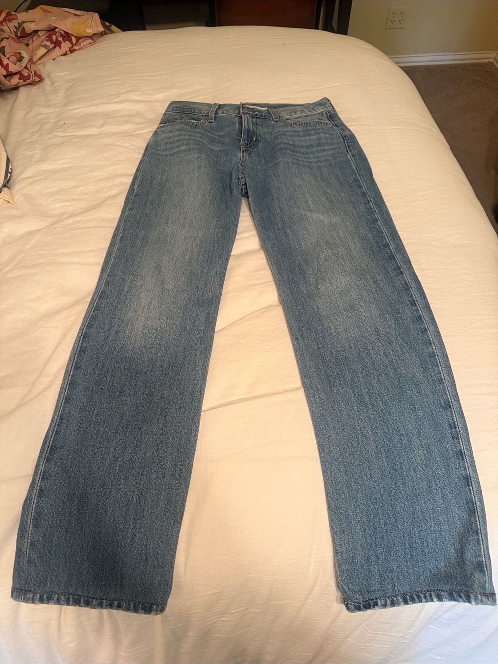Levi's Straight Leg Jeans in Medium Blue